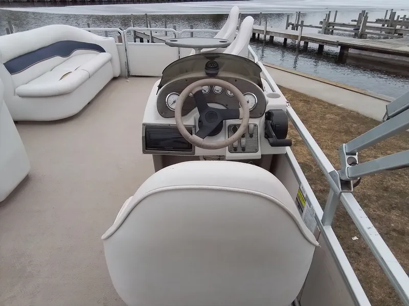 Slide: The Image of Interior view of a 2006 Premier 225 Sunsation pontoon boat. - 20