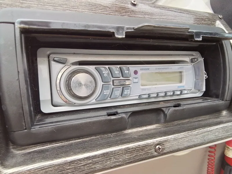 Slide: The Image of 2006 Premier 225 Sunsation boat radio in dashboard. - 21