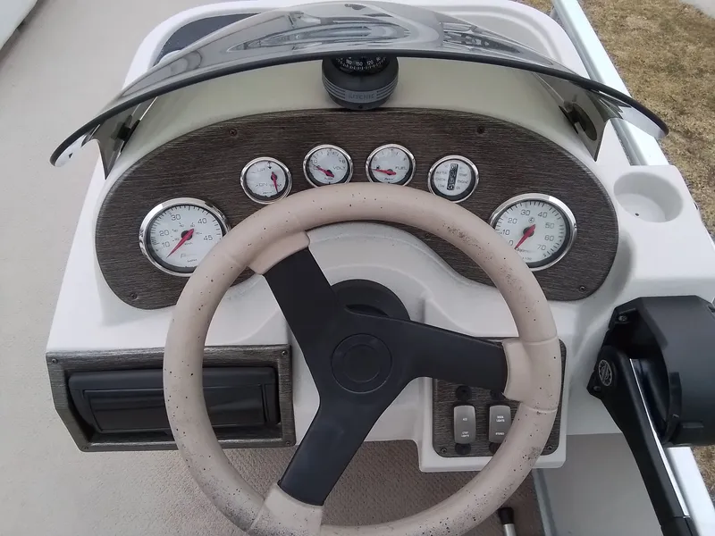 Slide: The Image of Dashboard of a 2006 Premier 225 Sunsation boat. - 22