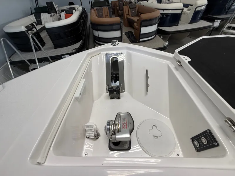 Slide: The Image of SEA FOX BOAT WORKS 268 COMMANDER 2026 - 19