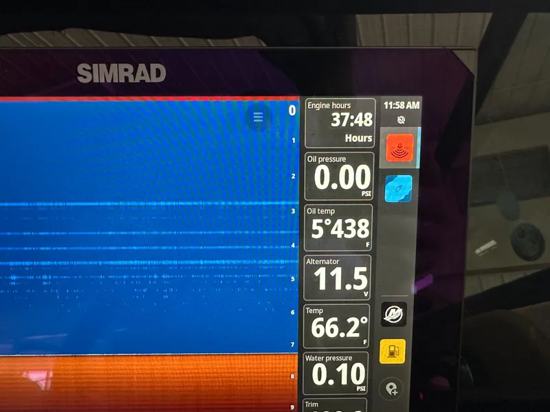 Slide: The Image of Simrad display on Sea Ray SDX 250 boat, 2024 model. - 21