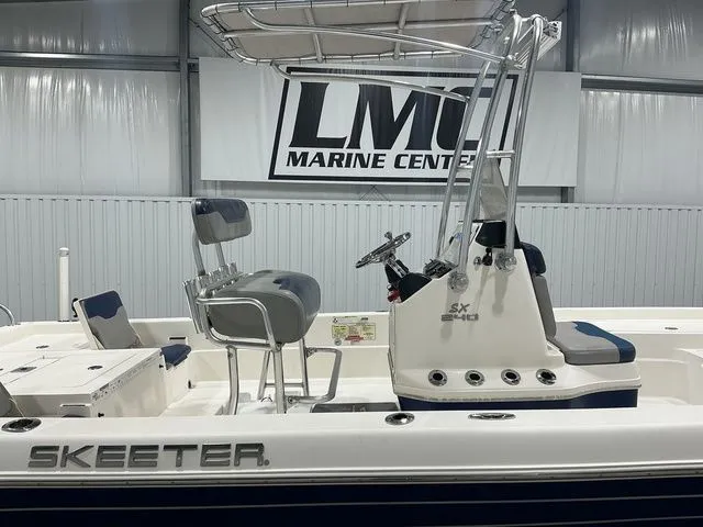 Slide: The Image of Skeeter SX 240 2014 - 15