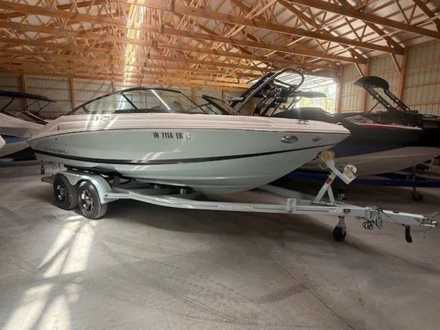 The Image of Regal 2000 ES 2023 - 1