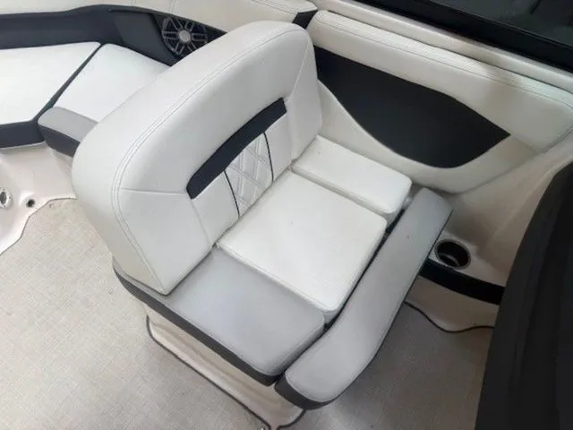 Slide: The Image of Regal 2000 ES 2023 - 9