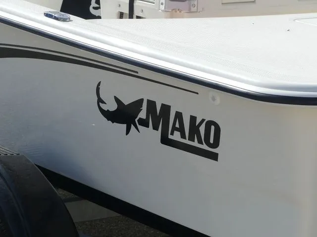 Slide: The Image of Logo of Mako Pro Skiff 17 CC boat, year 2026. - 7