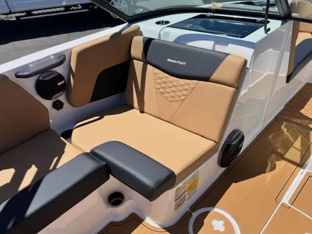 Slide: The Image of MasterCraft NXT22 2026 - 14