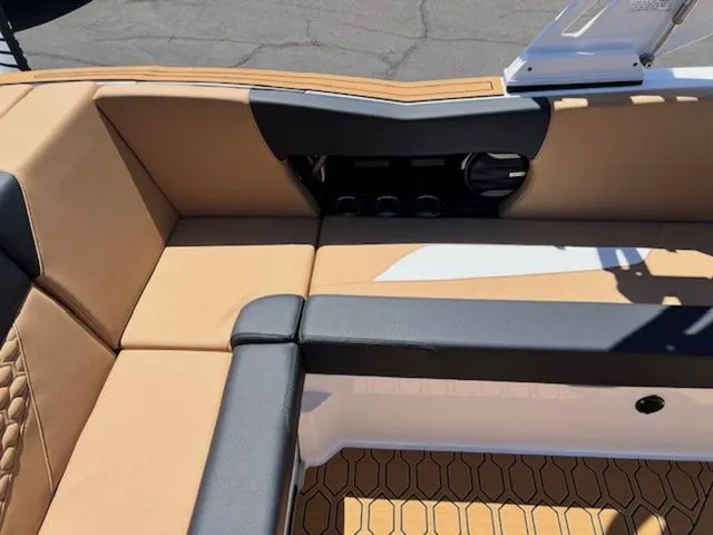Slide: The Image of MasterCraft NXT22 2026 - 15