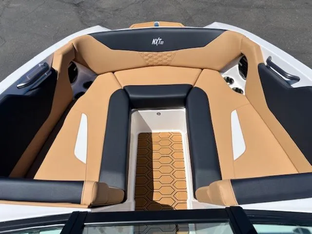 Slide: The Image of MasterCraft NXT22 2026 - 18