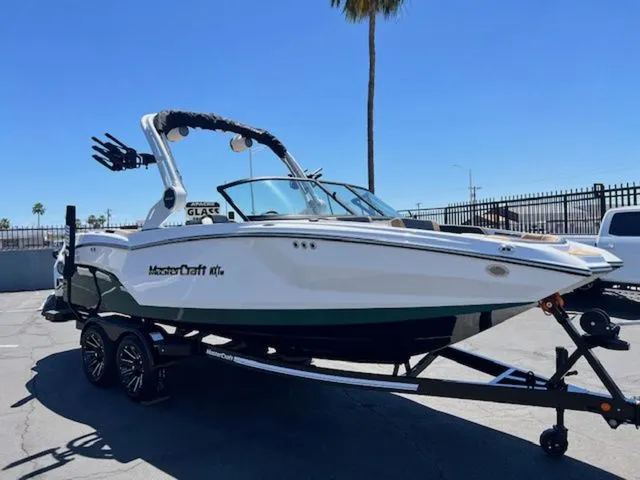 Slide: The Image of MasterCraft NXT22 2026 - 4