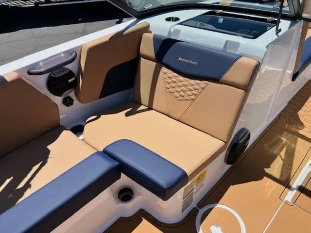 Slide: The Image of MasterCraft NXT22 2026 - 13