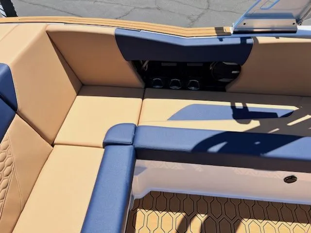 Slide: The Image of MasterCraft NXT22 2026 - 14
