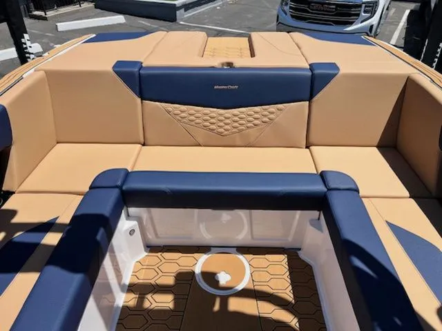 Slide: The Image of MasterCraft NXT22 2026 - 15