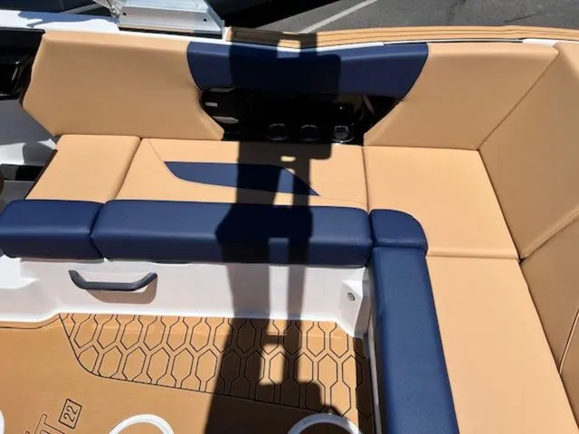 Slide: The Image of MasterCraft NXT22 2026 - 16