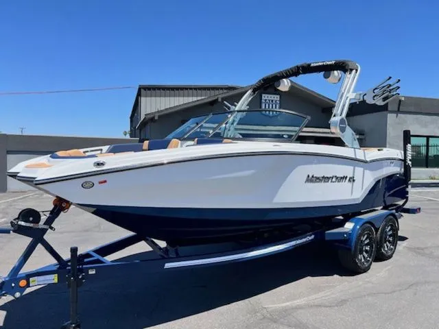 Slide: The Image of MasterCraft NXT22 2026 - 2