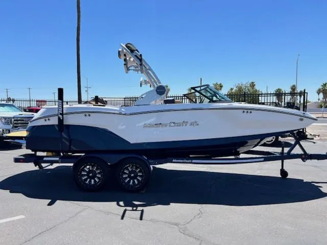 Slide: The Image of MasterCraft NXT22 2026 - 5