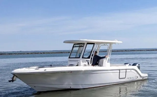 The Image of Robalo R272 Center Console 2021 - 1