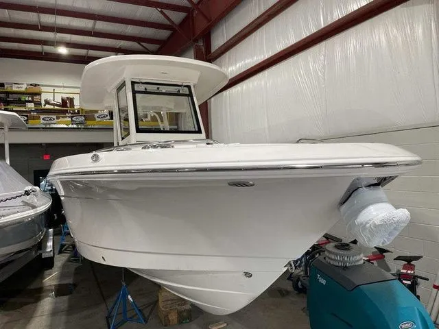 Slide: The Image of Robalo R272 Center Console 2021 - 17