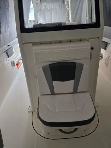 Slide: The Image of Robalo R272 Center Console 2021 - 4