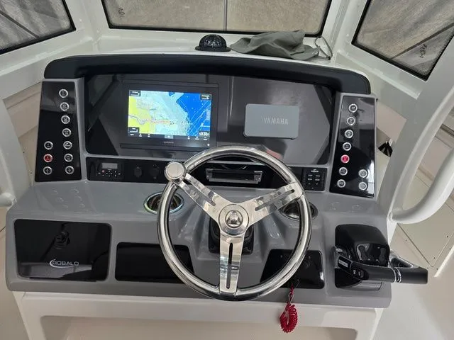 Slide: The Image of Robalo R272 Center Console 2021 - 7