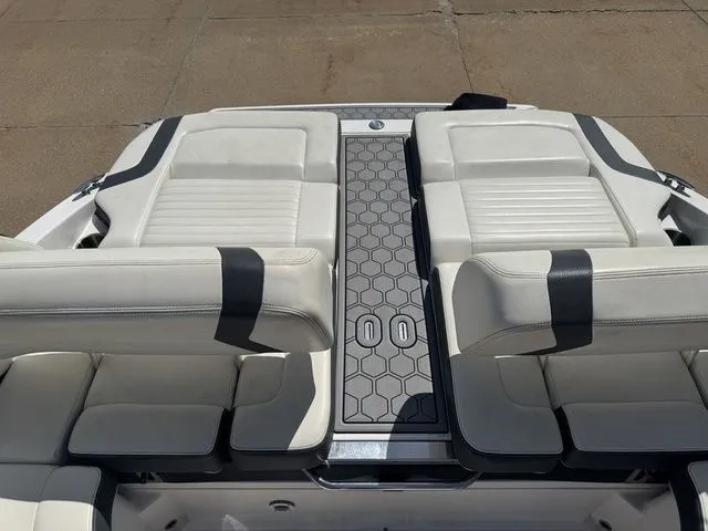 Slide: The Image of Regal 2300 Bowrider 2017 - 13