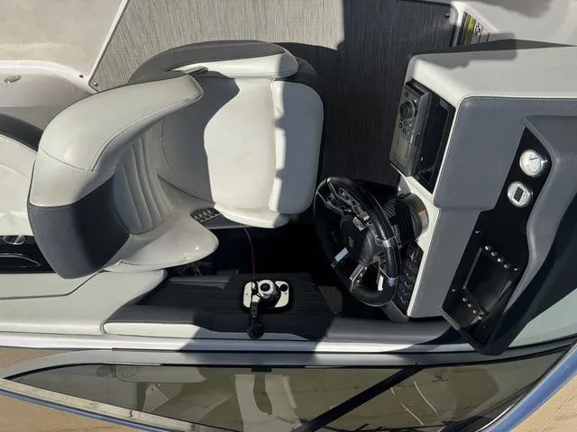 Slide: The Image of Regal 2300 Bowrider 2017 - 19