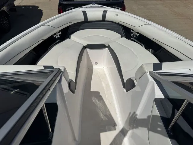 Slide: The Image of Regal 2300 Bowrider 2017 - 21