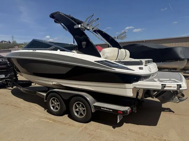 Slide: The Image of Regal 2300 Bowrider 2017 - 4
