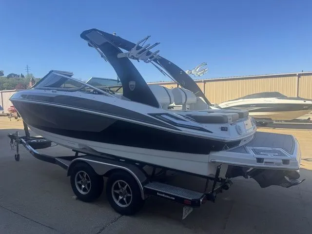 Slide: The Image of Regal 2300 Bowrider 2017 - 8