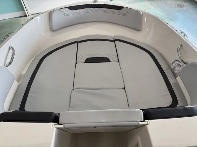 Slide: The Image of Bayliner Element M17 2023 - 11