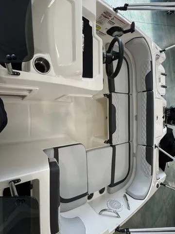 Slide: The Image of Bayliner Element M17 2023 - 15
