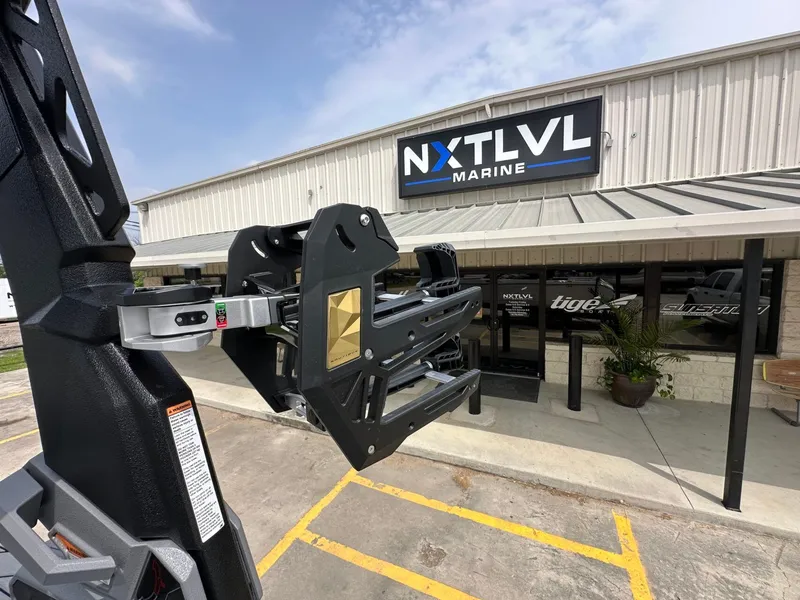 Slide: The Image of Nautique Super Air Nautique GS22 2026 at NXT LVL Marine. - 28