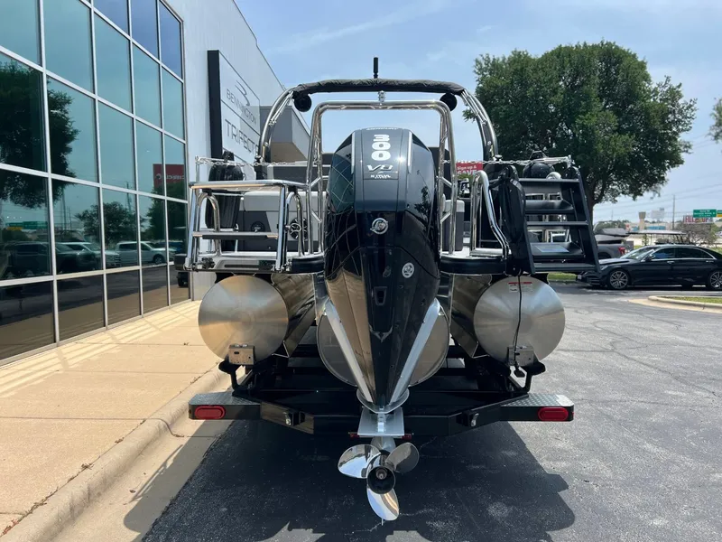 Slide: The Image of 2026 Harris Sunliner 250 with 300 HP outboard motor. - 5