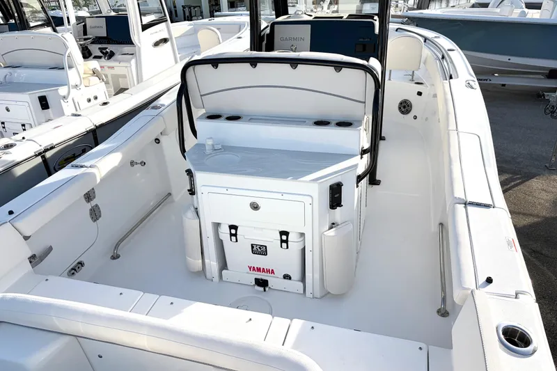 Slide: The Image of 2026 Sea Hunt Ultra 255 SE boat interior with Yamaha cooler and Garmin equipment. - 5