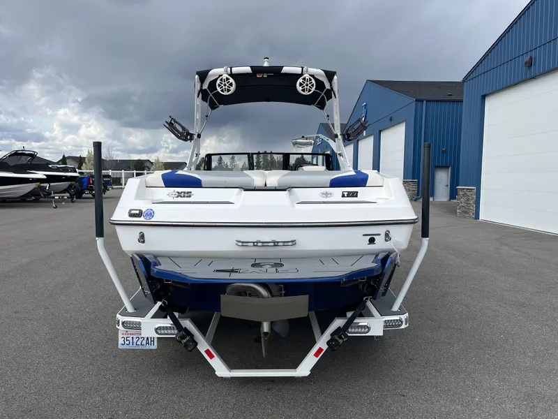 Slide: The Image of Rear view of a white Axis T22 boat, 2019 model, in a parking lot. - 8