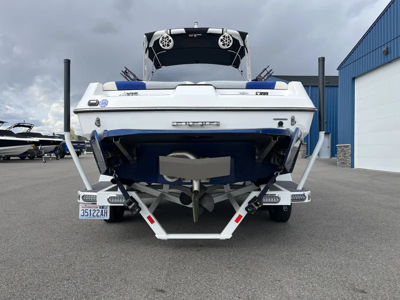 Slide: The Image of Rear view of a 2019 Axis T22 boat on a trailer. - 9