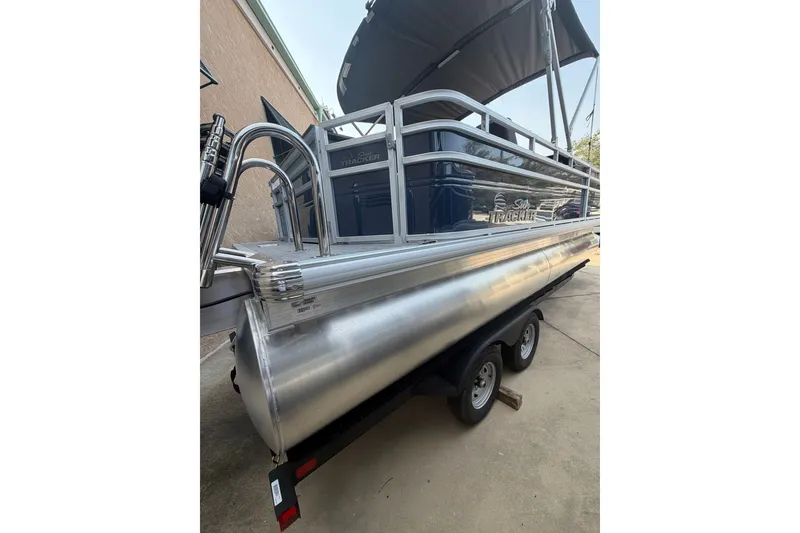 Slide: The Image of 2026 Sun Tracker SportFish 20 DLX pontoon boat on trailer, side view. - 10