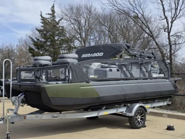 Slide: The Image of Sea-Doo Switch Fish 21 2026 - 4