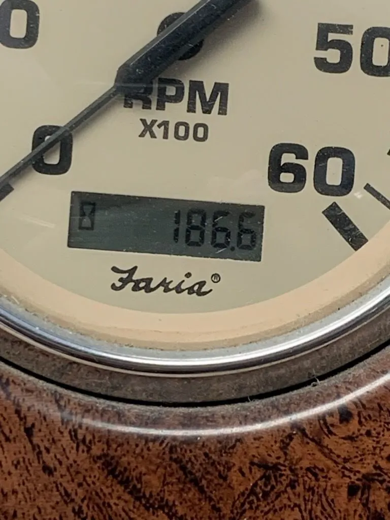 Slide: The Image of Faria tachometer displaying 1866 RPM on 2001 Caravelle Open Bow. - 4