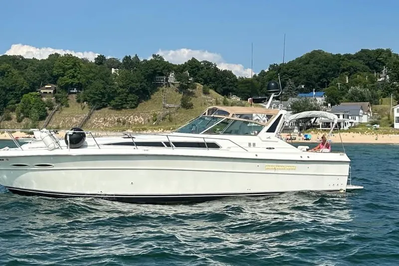 The Image of Sea Ray 390 Express Cruiser 1989 - undefined