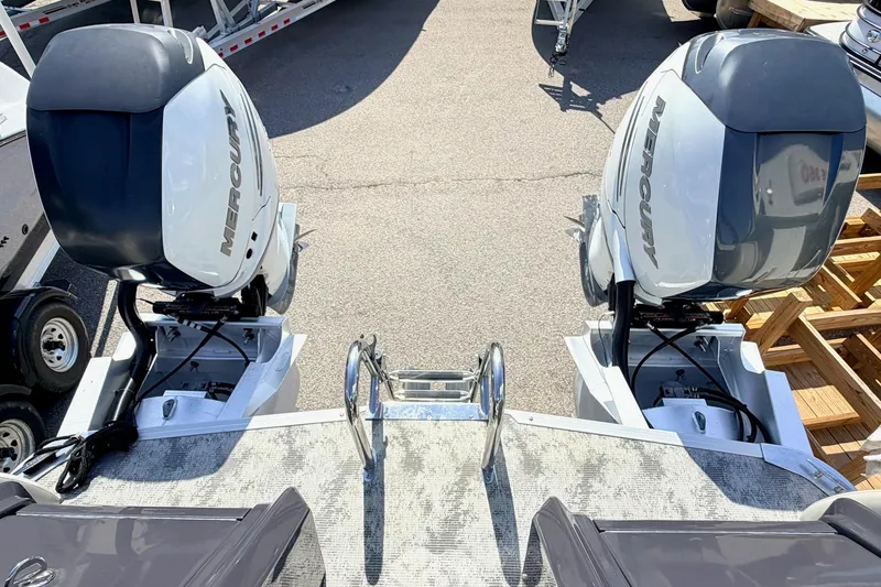 Slide: The Image of 2022 Crest Continental 270 NX-CS Twin with dual Mercury outboard engines. - 4