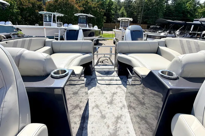 Slide: The Image of Luxurious seating on 2022 Crest Continental 270 NX-CS Twin pontoon boat. - 7