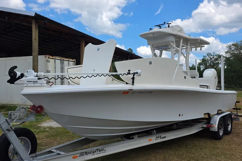 The Image of 2018 SeaVee 270Z boat on trailer, featuring Minn Kota trolling motor. - 1