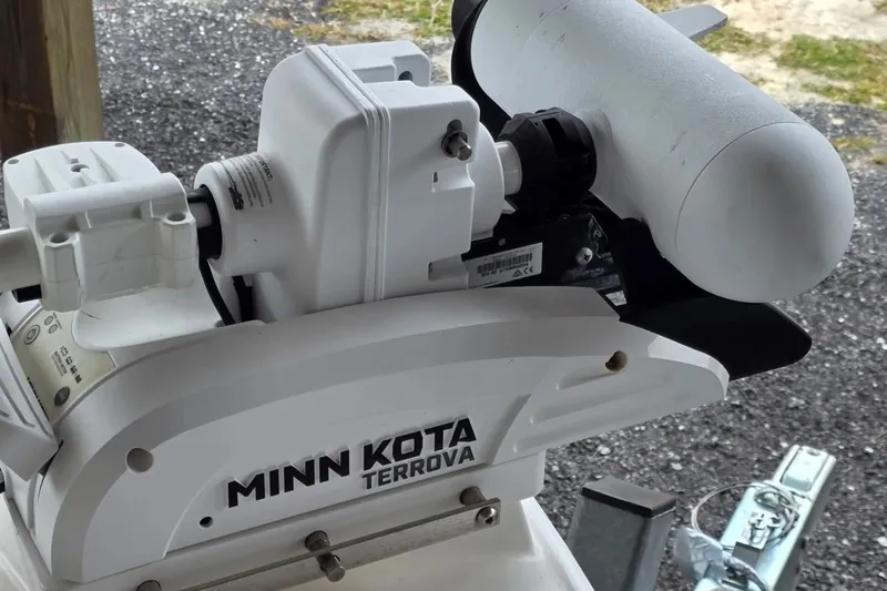 Slide: The Image of Minn Kota Terrova motor on 2018 SeaVee 270Z boat, close-up view. - 13