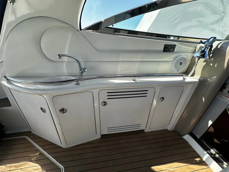Slide: The Image of Sea Ray 380 Sundancer 2003 - 14