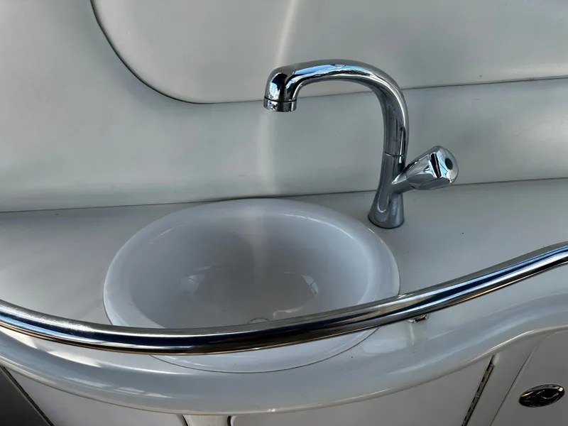 Slide: The Image of Sea Ray 380 Sundancer 2003 - 15