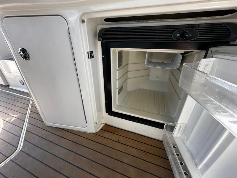 Slide: The Image of Sea Ray 380 Sundancer 2003 - 17