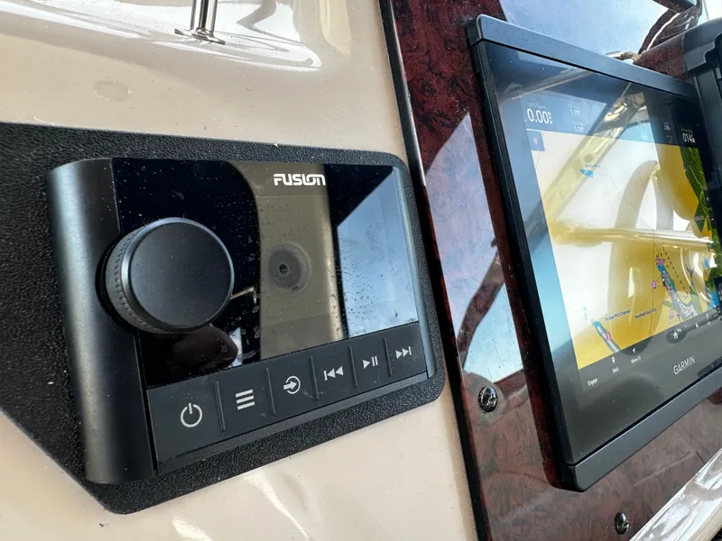 Slide: The Image of Sea Ray 380 Sundancer 2003 - 28