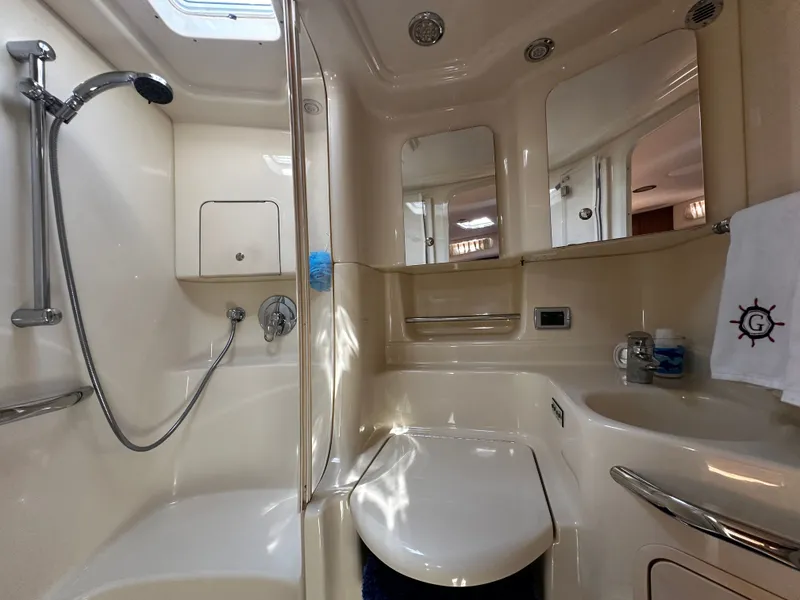 Slide: The Image of Sea Ray 380 Sundancer 2003 - 53