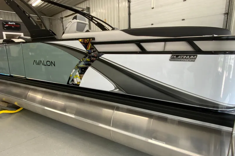 Slide: The Image of 2026 Avalon LSZ 2385 QL Platinum Edition pontoon boat in a showroom. - 23