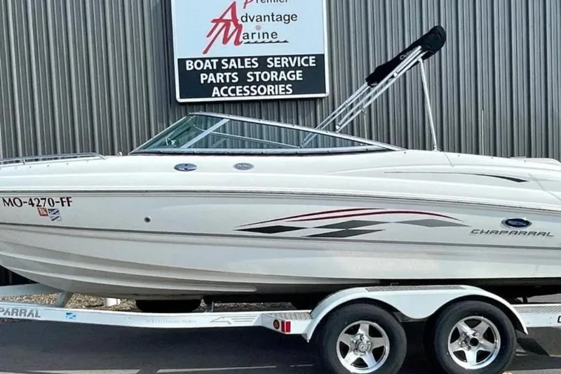 The Image of 2005 Chaparral 210 SSi boat on trailer at marine dealership. - 0
